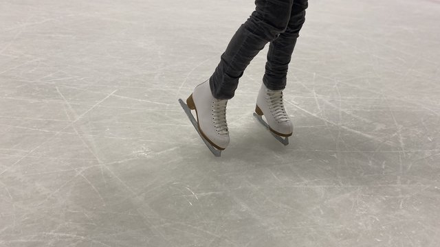 Schlittschuhe auf Eis