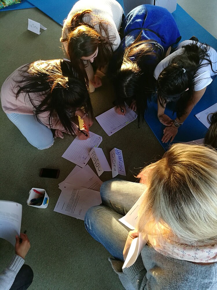 HennaMond an der Schule