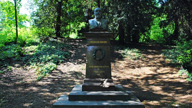 Büste im Volksgarten