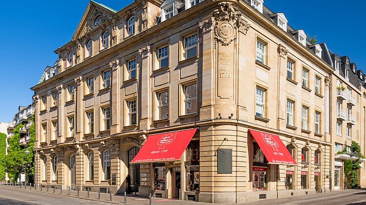 Blick auf das Haus Farina, ein altes Sandstein Gebäude