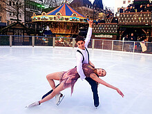 Eislaufpaar am Heumarkt