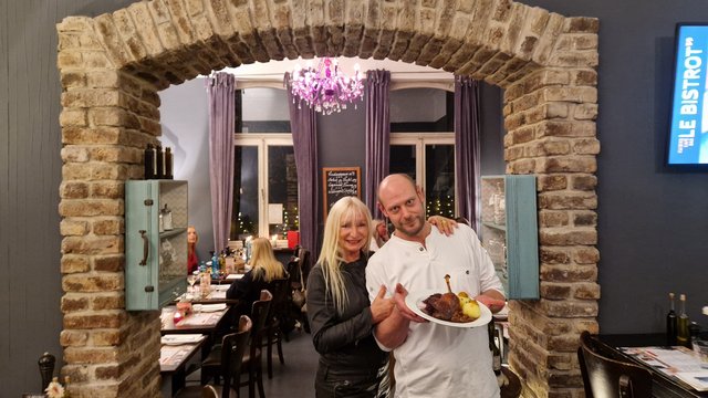 Heike Iserlohe und Küchenchef Gregor Gehrmann