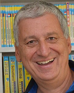 Ertay Hayit, Verleger