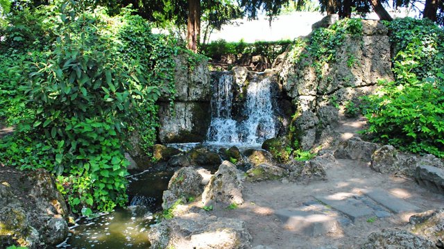 Wasserfall im Volksgarten 