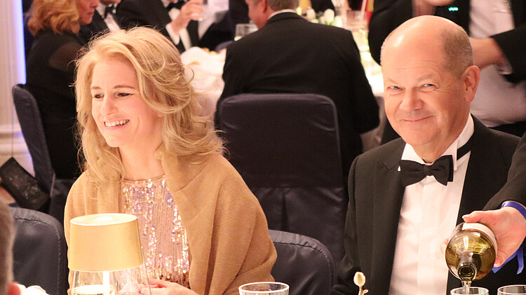 IHK Köln Präsidentin Nicole Grünewald und Bundeskanzler Olaf Scholz