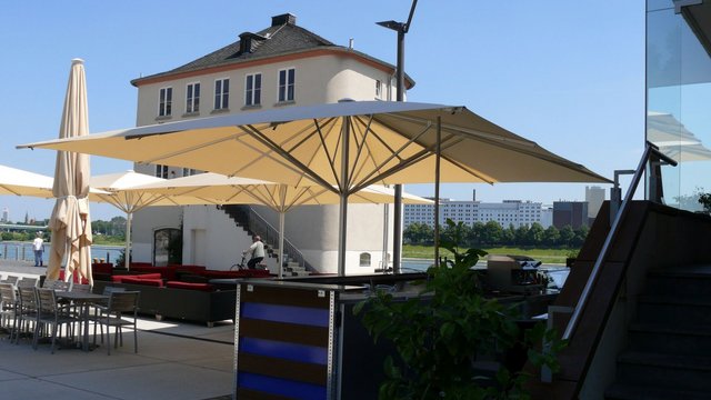 Biergarten am Rhein