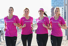 In diesem Jahr laufen die Frauen in brombeerfarbenen T-Shirts