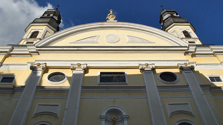 Dachrelief der Ursulinenschule