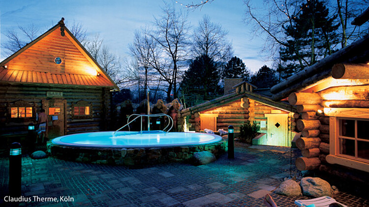 Saunen und Pool im Außenbereich