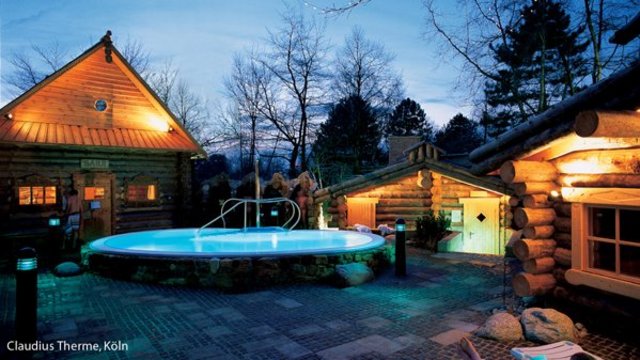 Saunen und Pool im Außenbereich