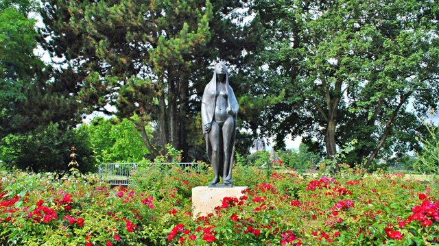 Statue im Park