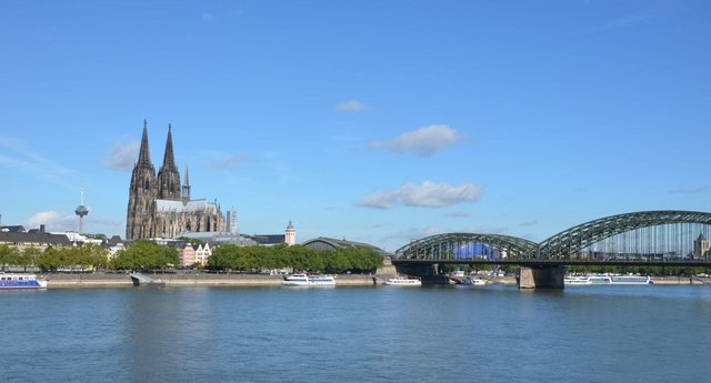 Kölner Dom von Deutz aus gesehen Kölner Dom von Deutz aus gesehen