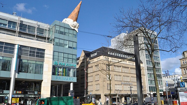 Blick auf den Neumarkt und die Schildergasse