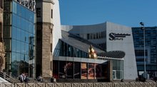 Blick auf das Gebäude und den Eingang des Schokoladenmuseums