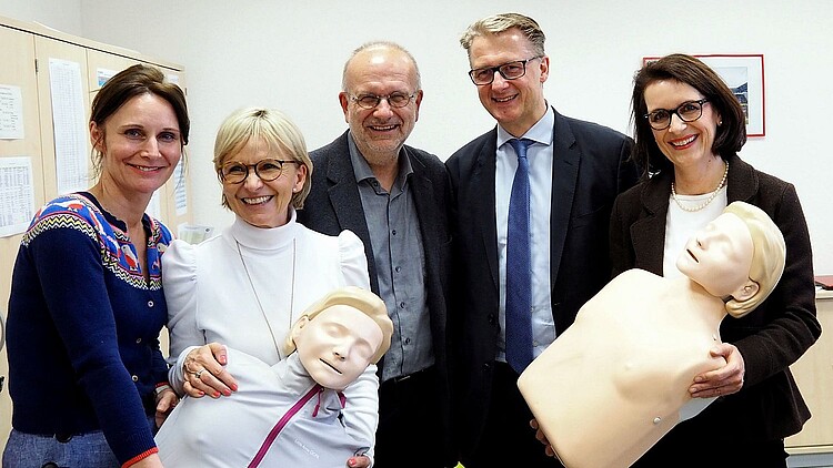 Trainingspuppen Übergabe