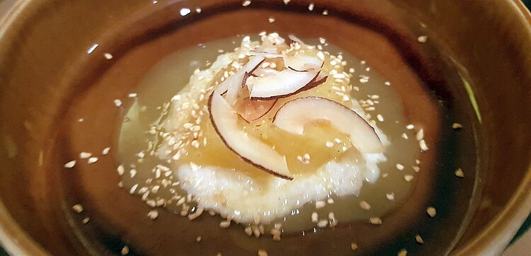 Geschmorte Ananas mit Kokos-Klebreis