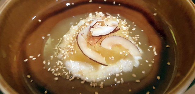 Geschmorte Ananas mit Kokos-Klebreis